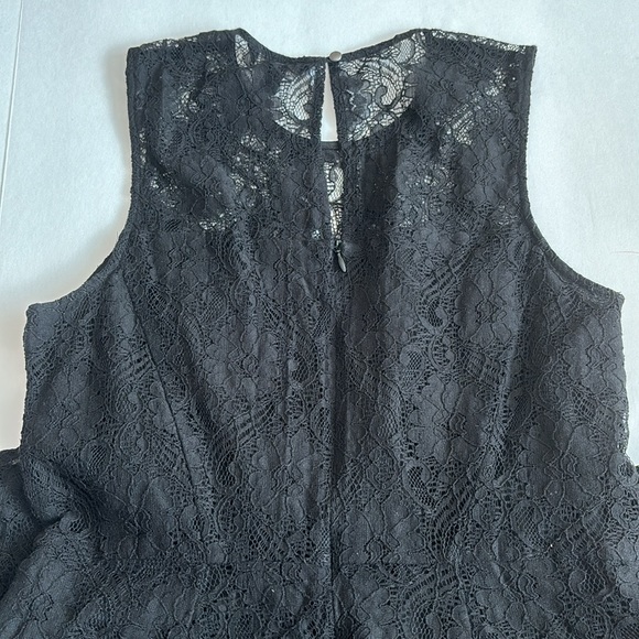 Banana Republic Short Sleeve Knee Length black lace lined dress size 10 - Picture 9 of 10